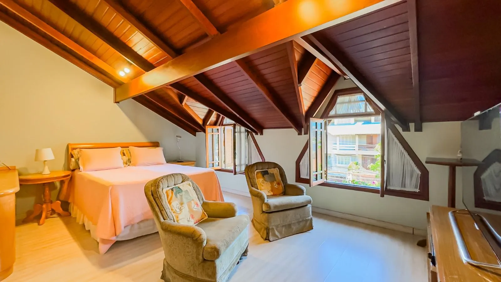 Imagem Casa à venda em Porto Alegre, Chácara das Pedras, com 3 quartos, 261m2