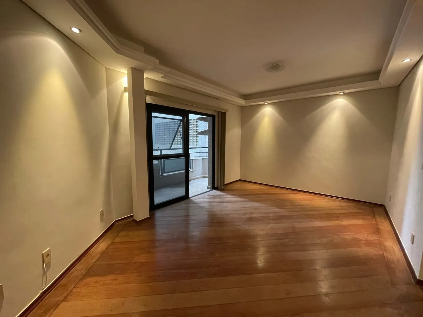Imagem Apartamento à venda 3 Quartos, 1 Suite, 2 Vagas, 187M², Centro, Taubaté - SP | Condomínio Village Residence
