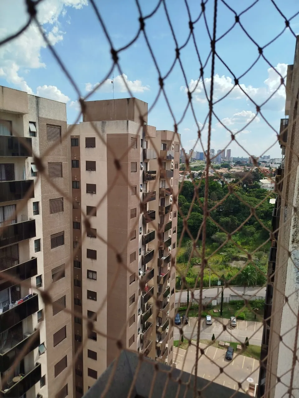 Imagem Apartamento em andar alto - Residencial Paris estuda permuta por lote