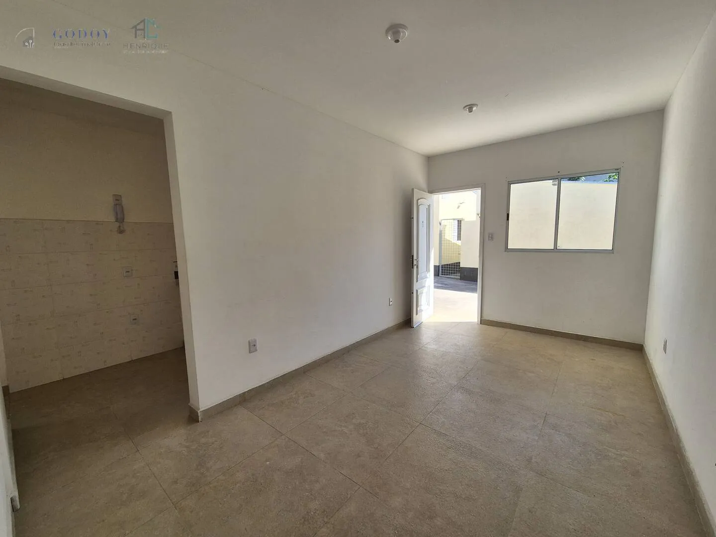 Imagem Casa em Condomínio Fechado com Suíte, Quintal e Garagem Coberta
