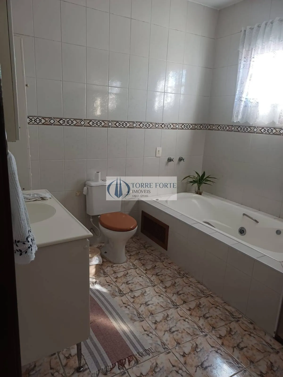 Imagem Ótimo sobrado, espaçoso 288 m² 3 dormitórios 2 suítes sala e garagem ampla