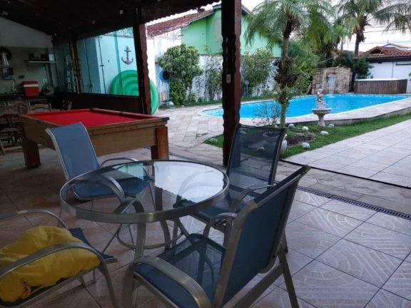 Imagem Casa com Piscina, 5 suítes, 405 m² - Venda!