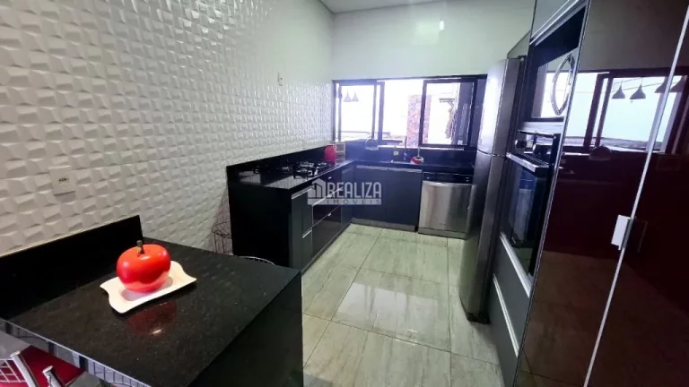 Imagem Casa à venda com 3 dormitórios e energia fotovoltaica no Condomínio Estância dos Ipês, em Uberaba