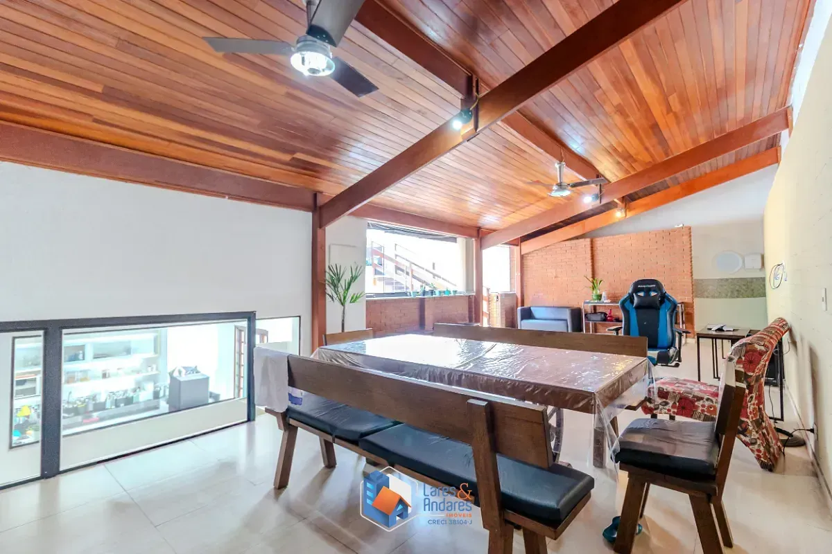 Imagem Sobrado para venda em Vila do Castelo com 3 quartos, sendo 1 suíte, 250m²