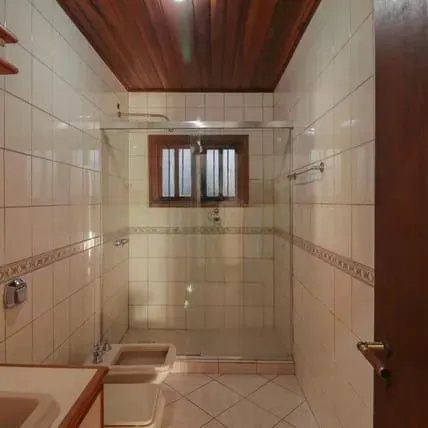 Imagem Casa à venda com 4 dormitorios no Bairro Nonoai - Porto Alegre