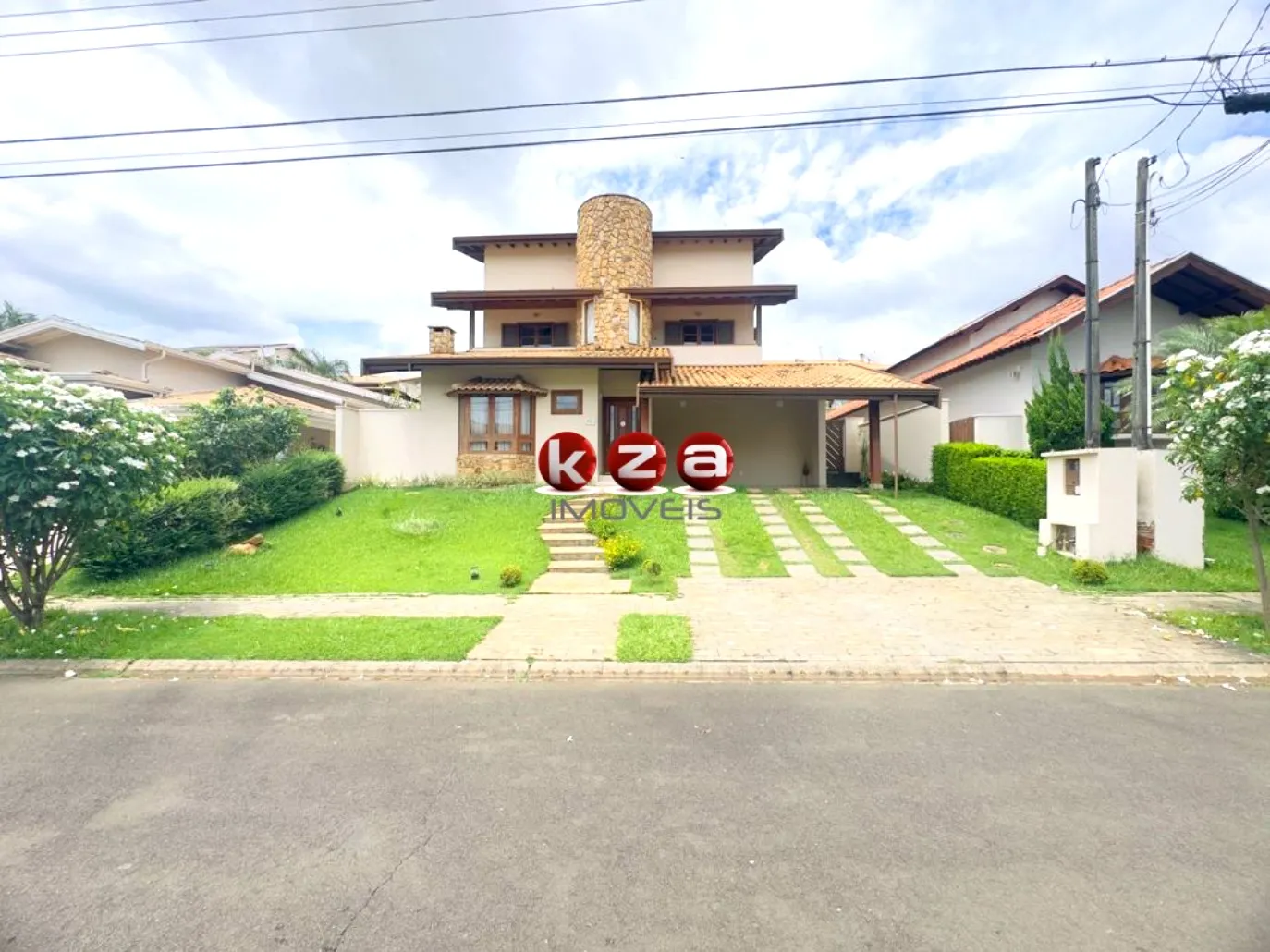 Foto do imóvel Casa de luxo à venda em Valinhos-SP no Condomínio Terras do Caribe: 3 quartos, 1 suite, 3 salas, 5 banheiros, 2 vagas e piscina, 289m².