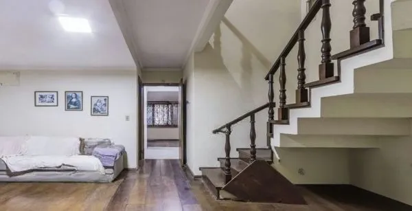 Imagem Casa sobrado no bairro Auxiliadora de 5 dormitórios e 4 vagas