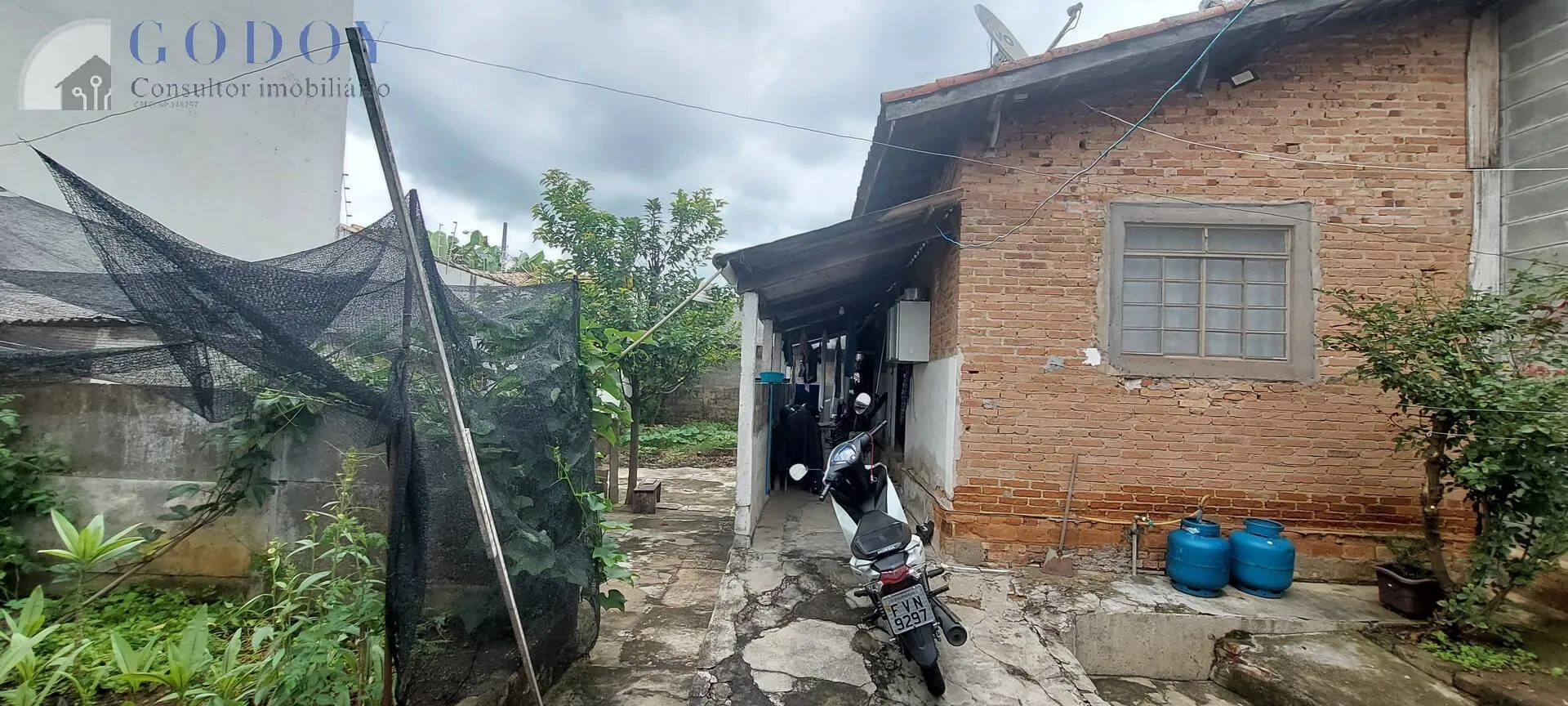 Imagem Casa Próxima ao Centro com casa de fundo