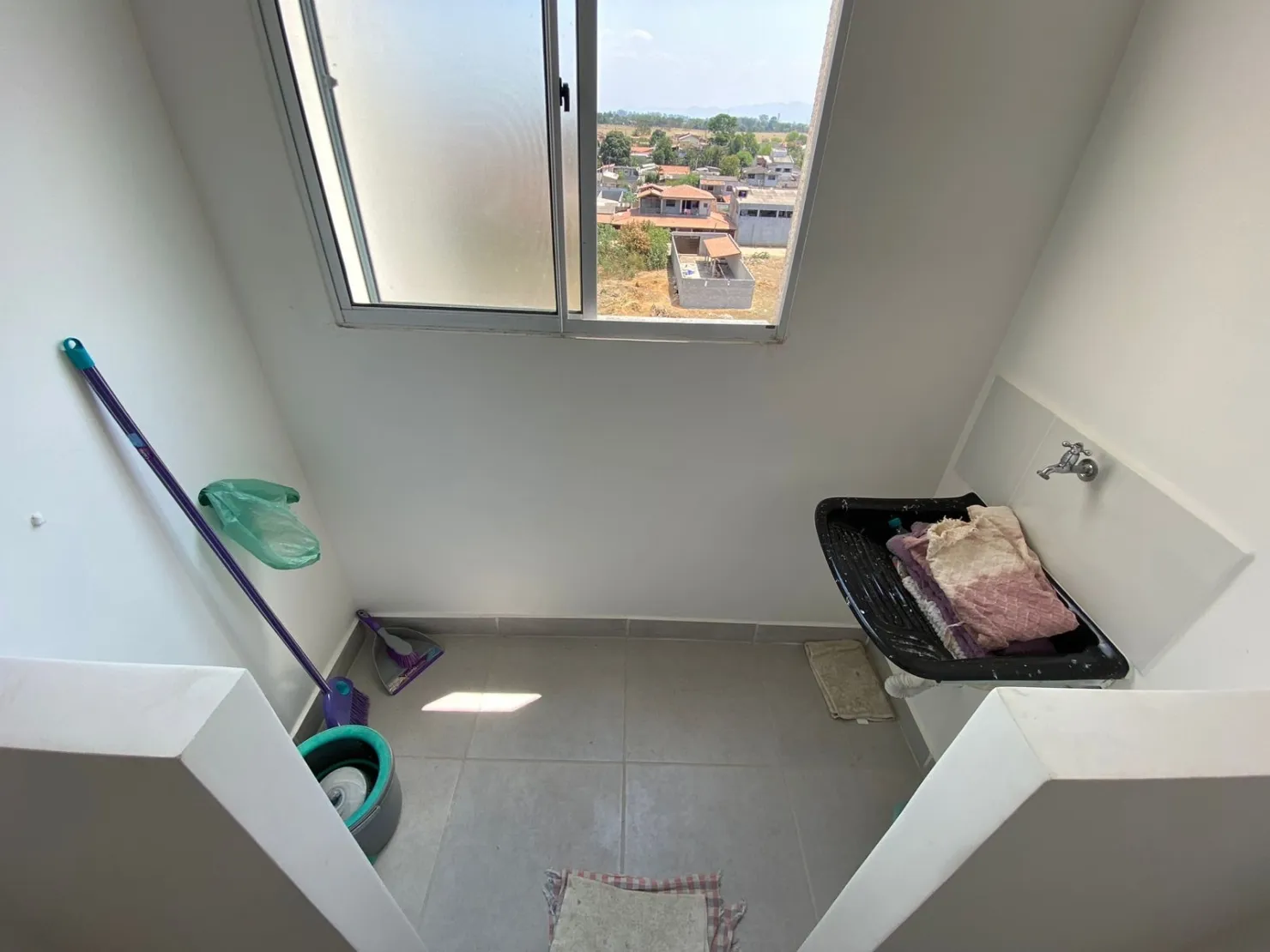 Imagem Apartamento à venda 2 dormitórios com sacada e vista privilegiada para a Serra, Feital, Pindamonhangaba, SP