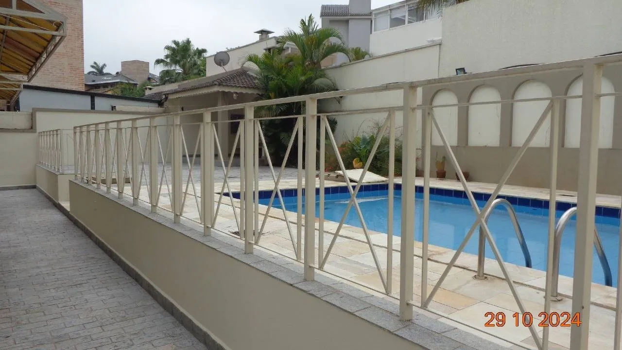 Imagem Casa de Alto Padrão com 4 Suítes em Alphaville, Santana de Parnaíba