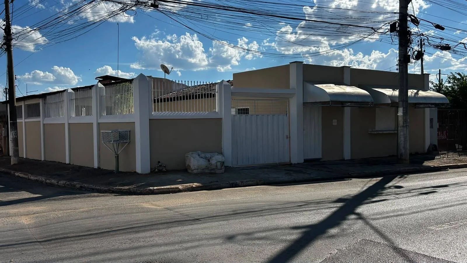 Foto do imóvel Casa 3 Quartos ágio, bairro parque Cuiabá em Avenida Damien Biancardini
