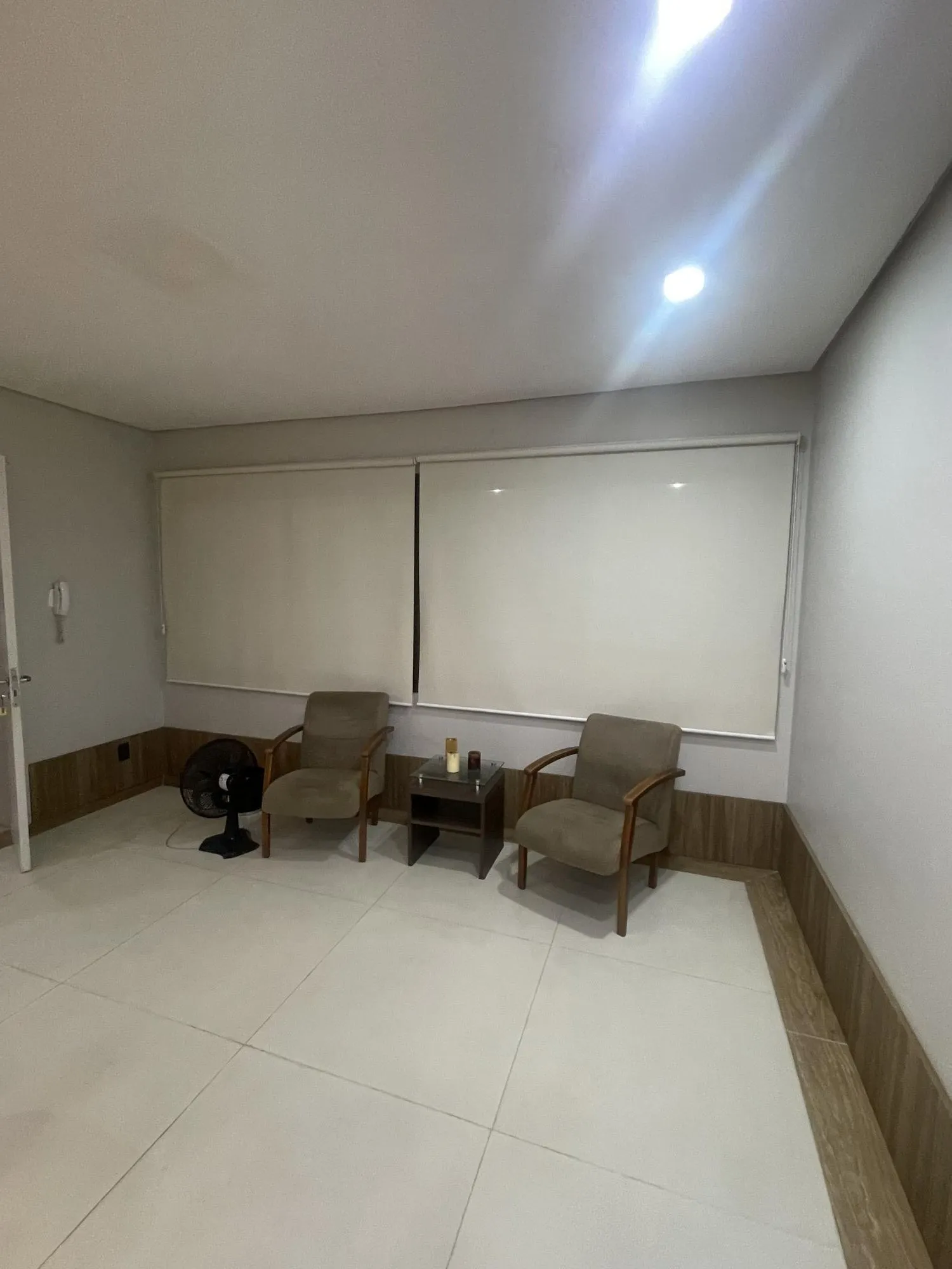 Imagem Ampla sala comercial com vaga de garagem escriturada