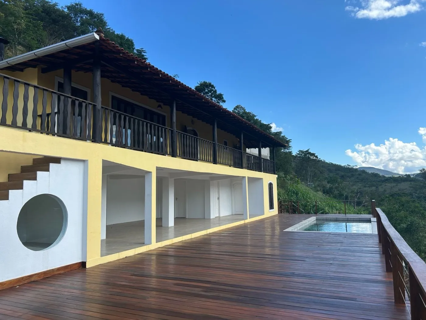 Imagem Casa em Condomínio para Venda em Petrópolis / RJ no bairro Cuiabá