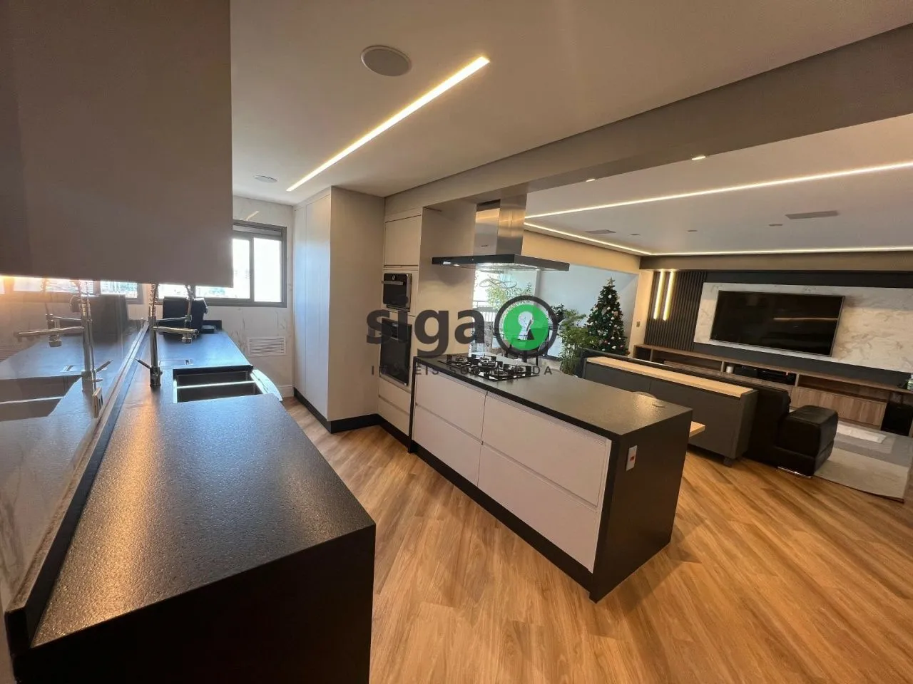 Imagem Apartamento com 149m2, 3 Suites, 4 banheiros 2 vagas demarcadas e deposito de 3m2