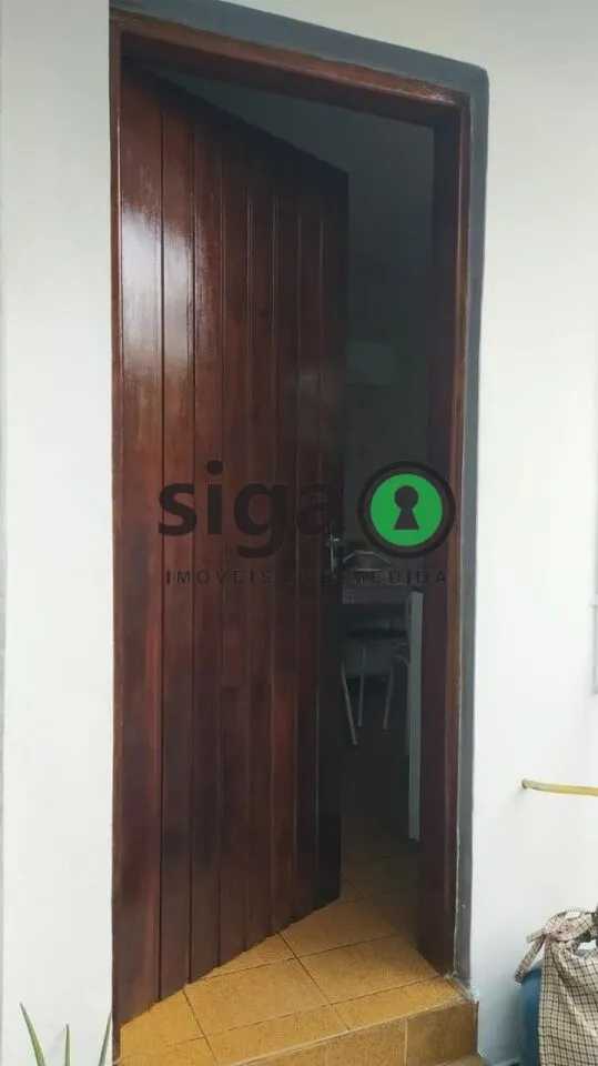 Imagem Imóvel com 3 Casas e 3 Vagas Próximo à Av. Santa Catarina