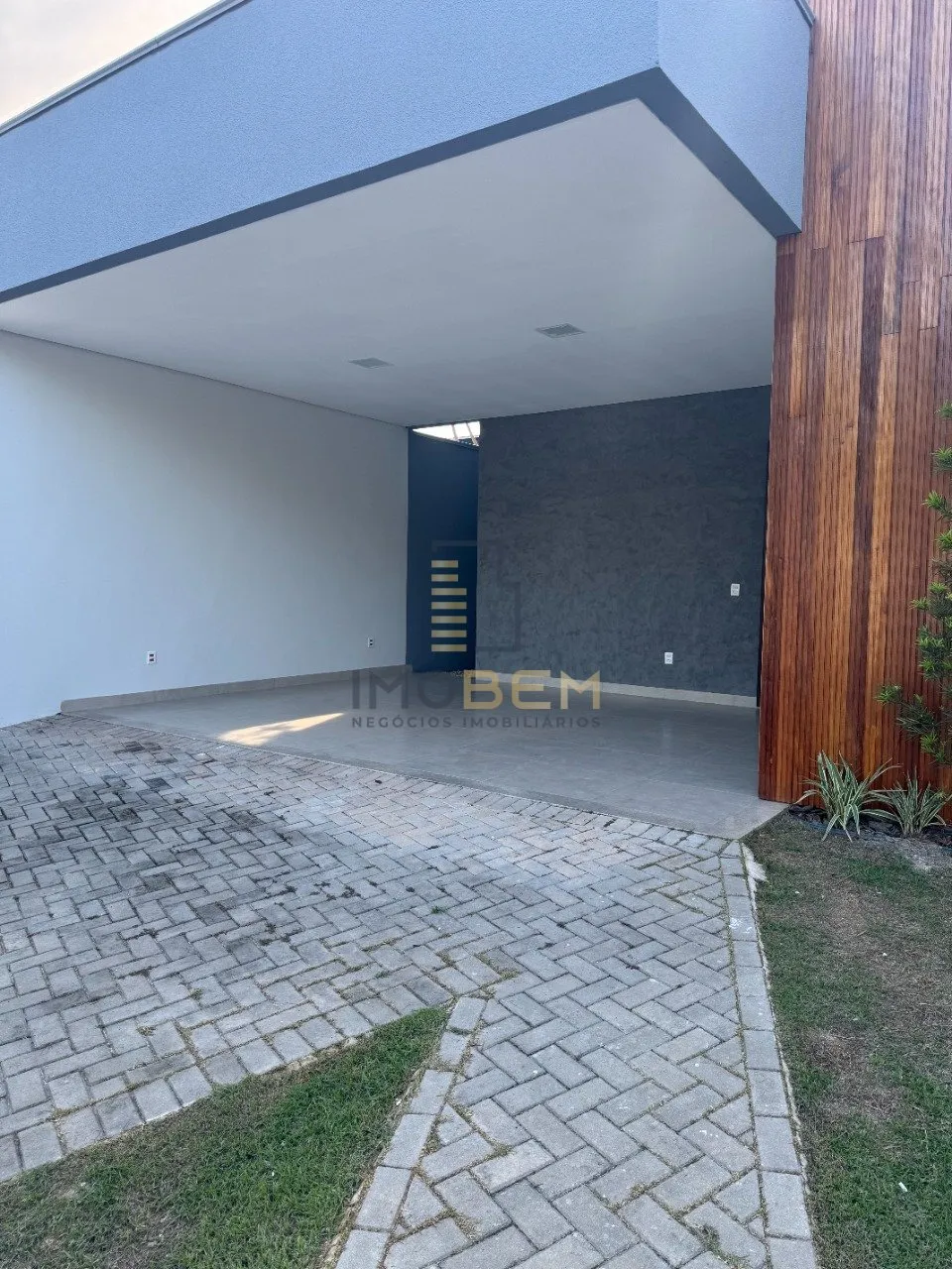Imagem Descubra o encanto desta magnífica residência, situada no prestigiado bairro Jardim Itália III, e...