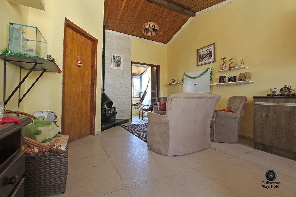 Imagem Casa para Venda - 300m², 6 dormitórios, sendo 1 suites, 3 vagas - Menino Deus