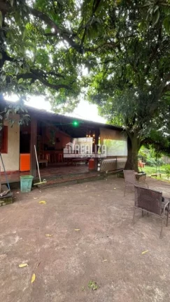 Imagem Casa com piscina e varanda no bairro Boa Vista, Uberaba