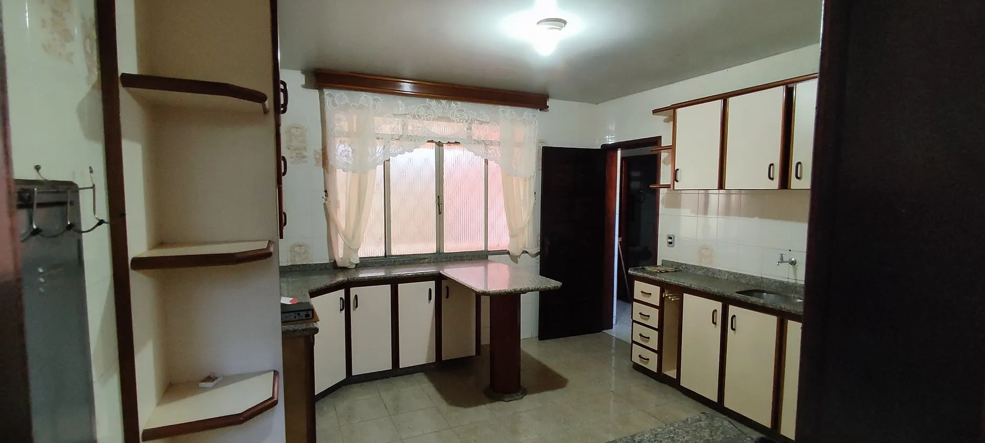 Imagem Sobrado de Esquina à Venda no São Cristóvão - 300 m² - R$ 1.118.000,00