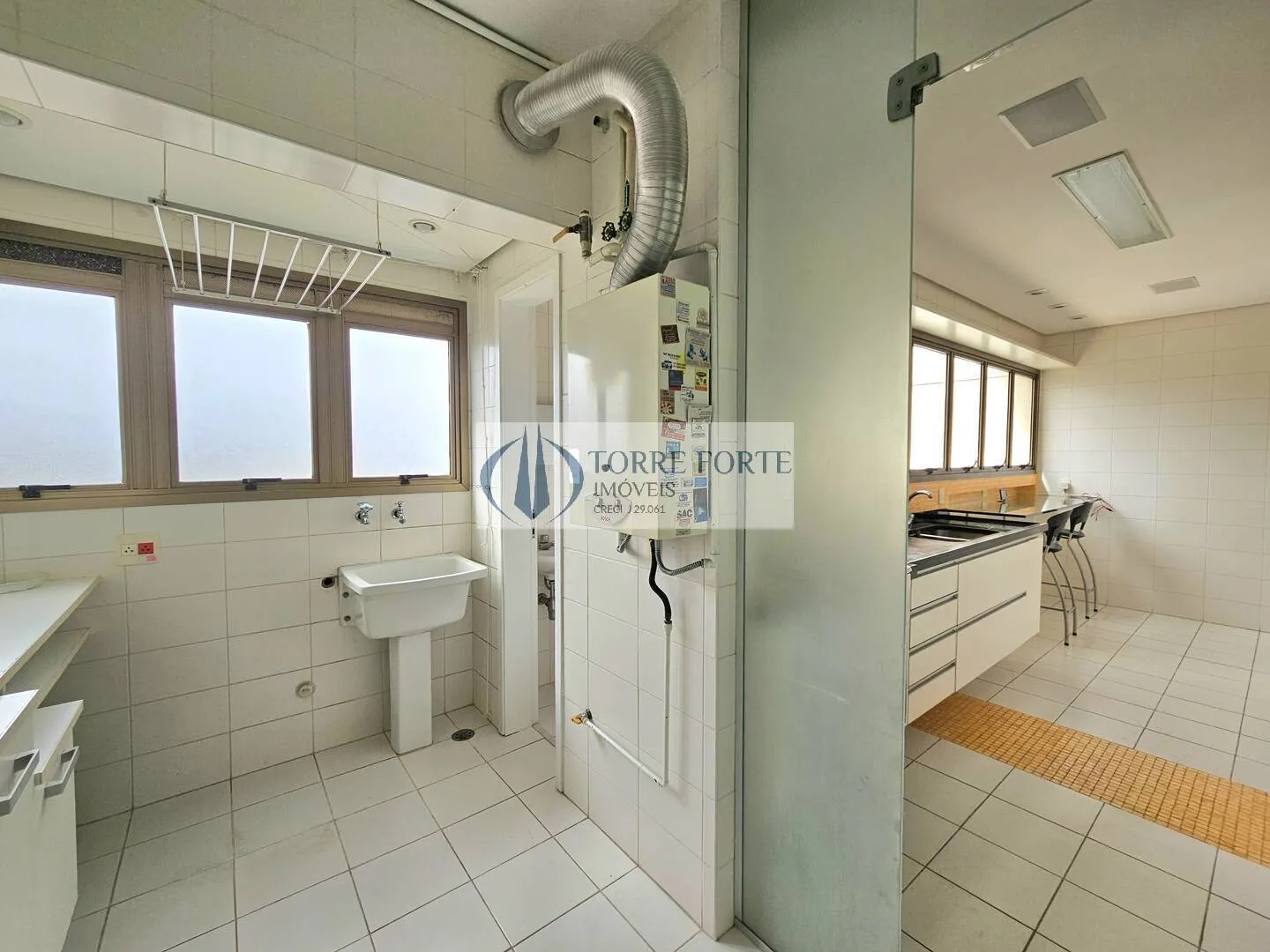 Imagem Excelente apartamento, 3 suítes 5 banheiros 3 vagas de garagem, no Brooklin