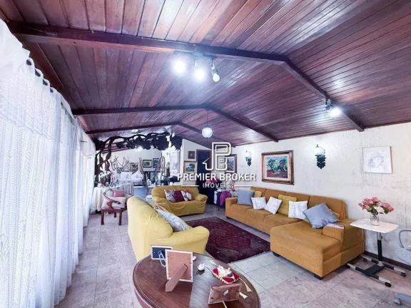 Foto do imóvel Casa com 3 dormitórios à venda, 346 m² por R$ 970.000,00 - Santa Cecília - Teresópolis/RJ