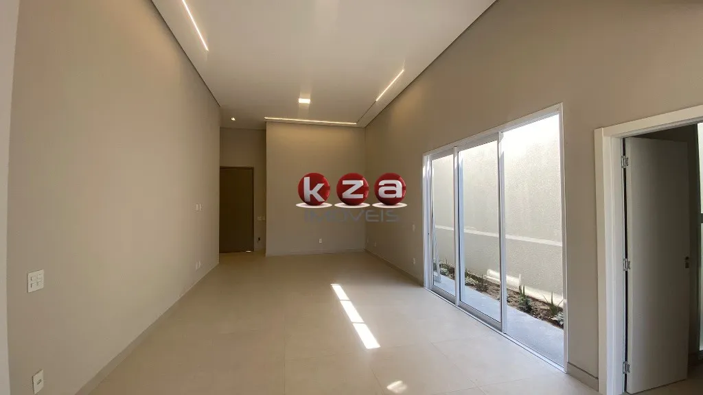Imagem Casa de luxo em condomínio: 3 quartos, 3 suítes, 2 salas, 4 banheiros, 2 vagas, 157,49m² em Valinhos-SP.