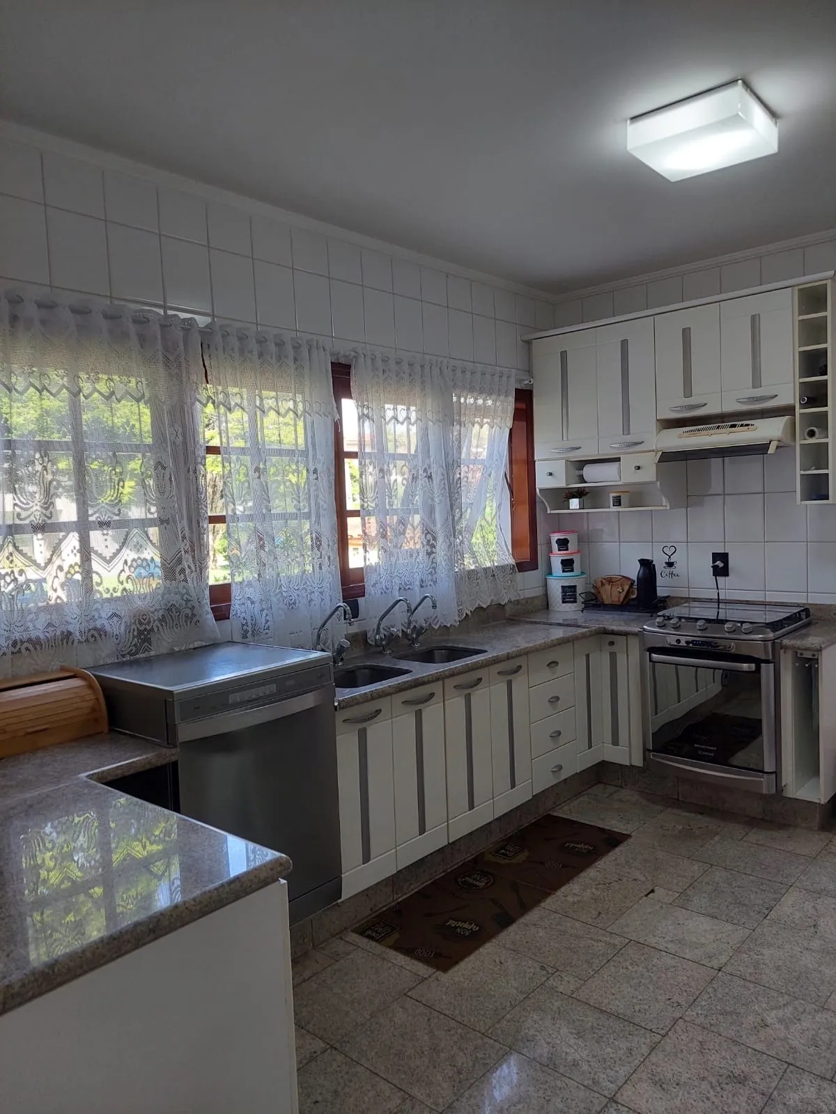 Imagem Casa 4 dorm escritório lareira sala de jogos de Esquina com 438m² Cond Vivendas do Lago