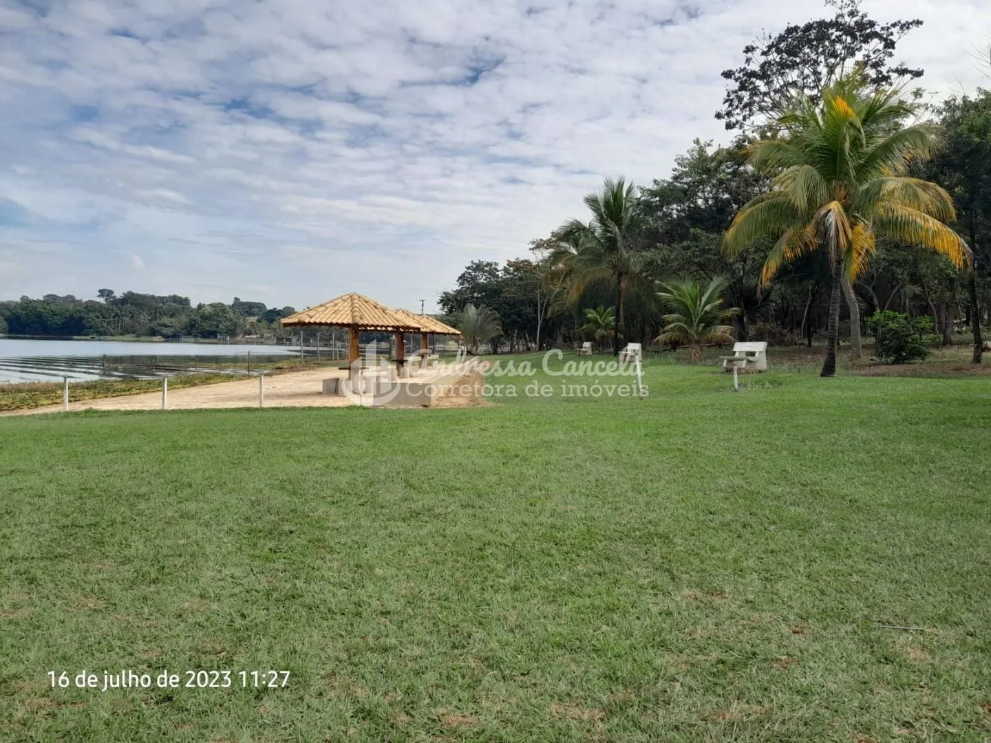 Imagem Condomínio Villagio Colombo - Rancho com 3 dormitórios à venda, 242 m² por R$ 850.000,00 - Villagio Colombo - Mendonça/SP