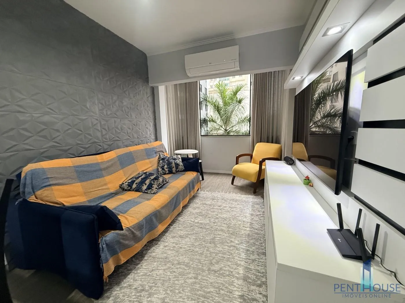 Imagem Apartamento com Terraço para Venda em Balneário Camboriú, CENTRO, 2 dormitórios, 1 banheiro, 1 vaga