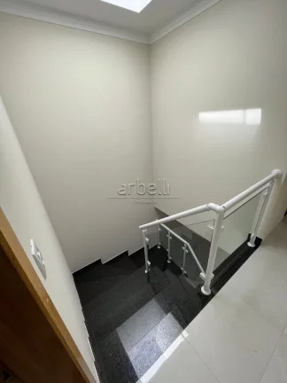 Imagem Sobrado com 165 metros quadrados, com 3 dormitórios sendo 1 suíte com varanda, 3 banheiros, 1 lava...