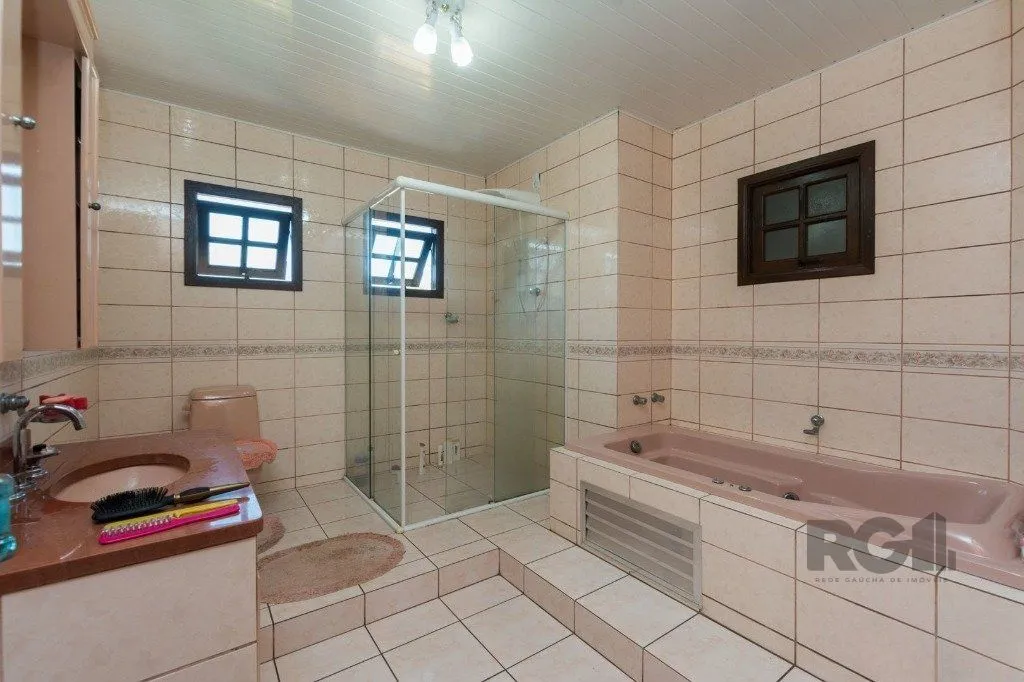 Imagem Casa de 4 quartos com 265m², no bairro Cavalhada