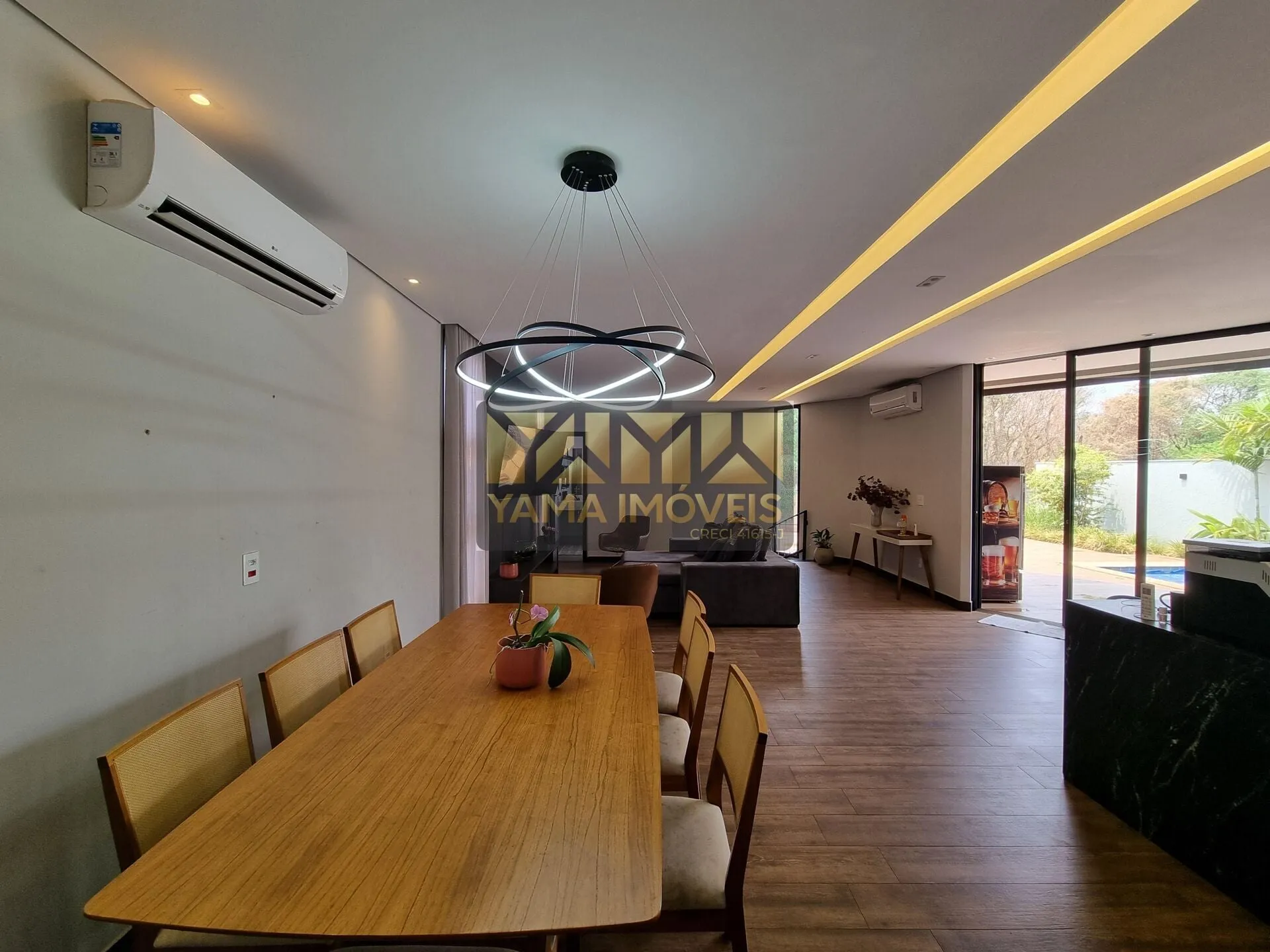 Imagem Alphaville 3 - Sobrado de Luxo 254m² | 4 Suítes, Piscina e Energia Solar em Condomínio Alphaville