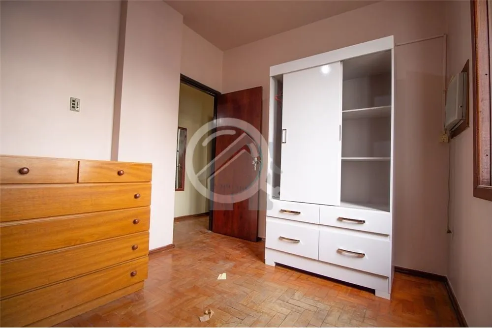 Imagem Excelente Apartamento, com ventilação cruzada, Cozinha e área de serviço, bom tamanho, sala, amp...
