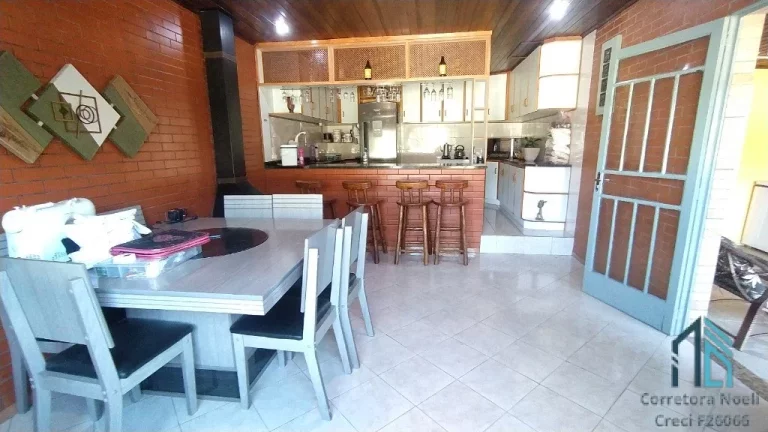 Imagem (PERMUTA) Casa a venda Semi mobiliada, 03 quartos, 04 vagas, churrasqueira no Boqueirão em Curitiba PR
