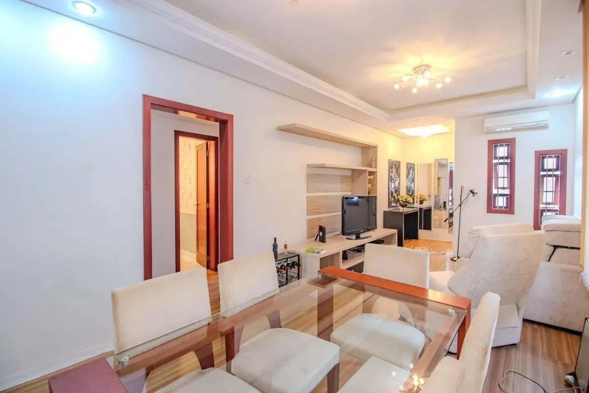 Imagem Casa à venda com 173m², 2 quartos e 3 vagas no bairro Vila Ipiranga- Porto Alegre/RS