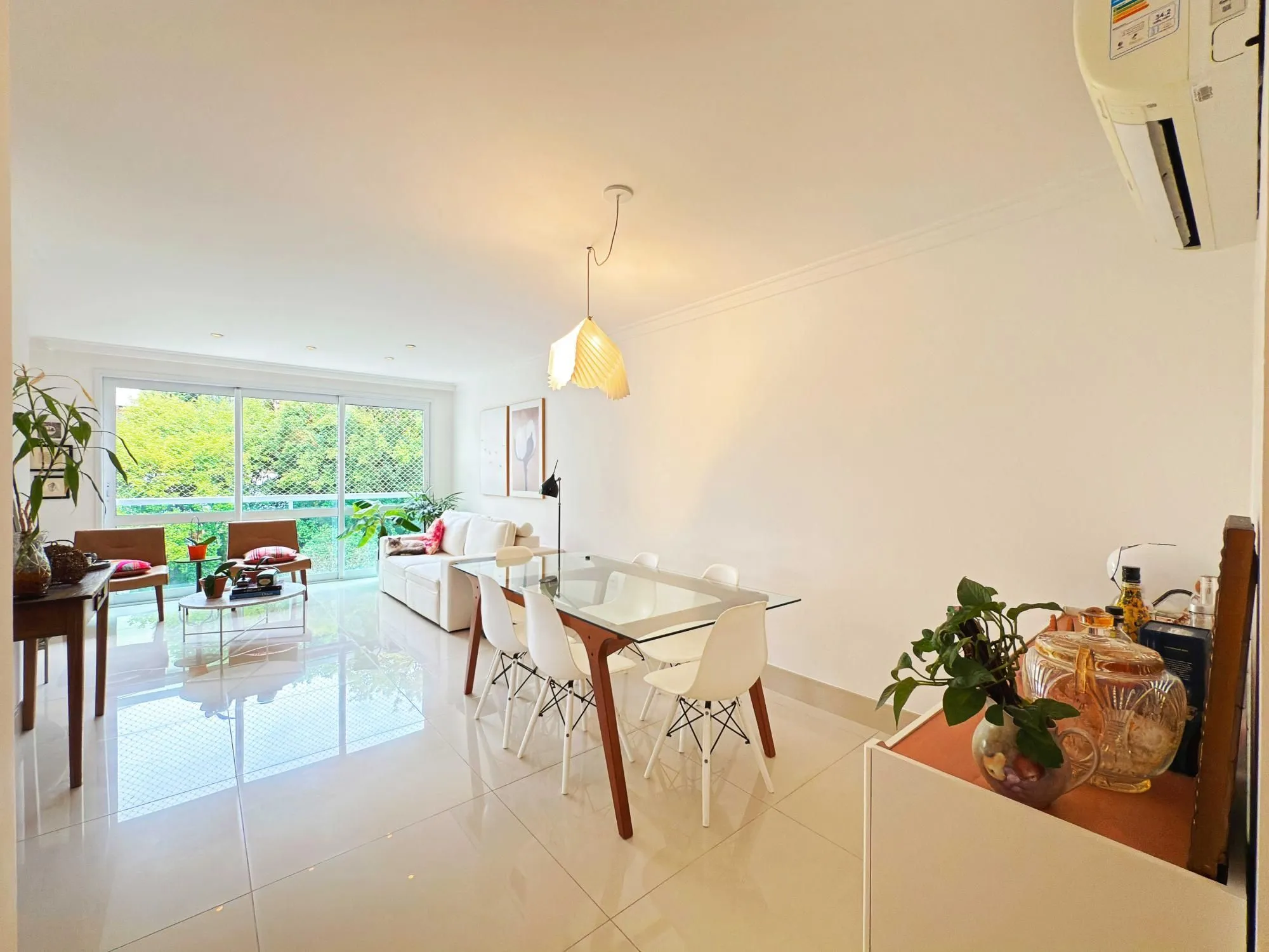 Imagem Apartamento a venda semi-mobiliado com dois dormitórios no bairro São João/PoA