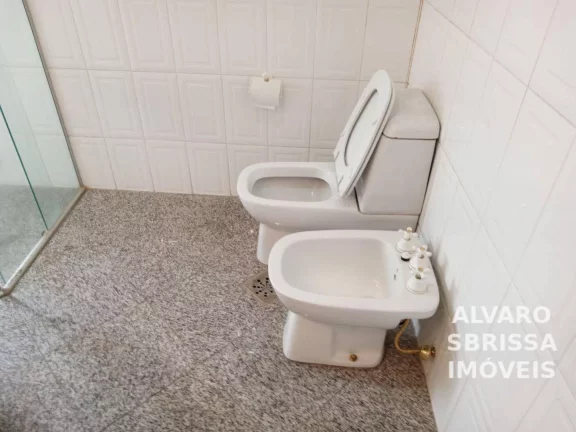 Imagem Apartamento com 4 vagas, 4 dormitórios sendo 2 suítes, todos com armários, portas balcões, venezianas automáticas e lindas vistas. 287m2. 1 por andar