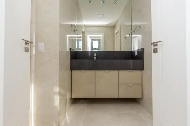 Imagem Apartamento Frente Mar com 5 suítes à venda na Barra Norte em Balneário Camboriú