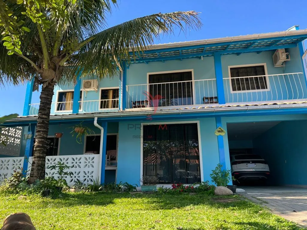 Casa na Praia em Rua Antônio F. Flores, 200 - Armacao, Penha - SC