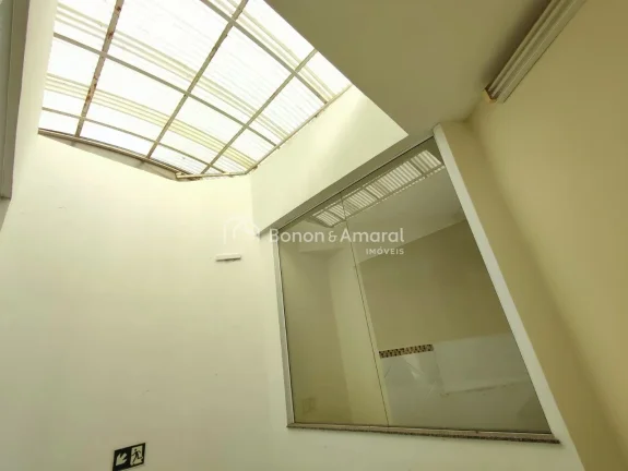 Imagem Galleria comercial à venda no centro de valinhos, varias salas, estacionamento subsolo
No piso tér...