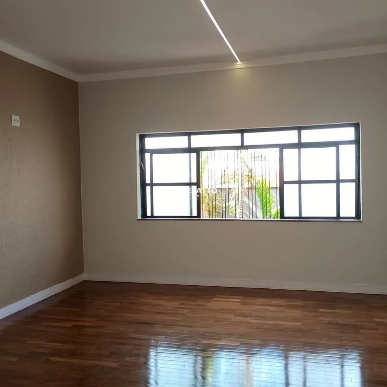 Imagem Casa com 4 dormitórios no bairro São Joaquim