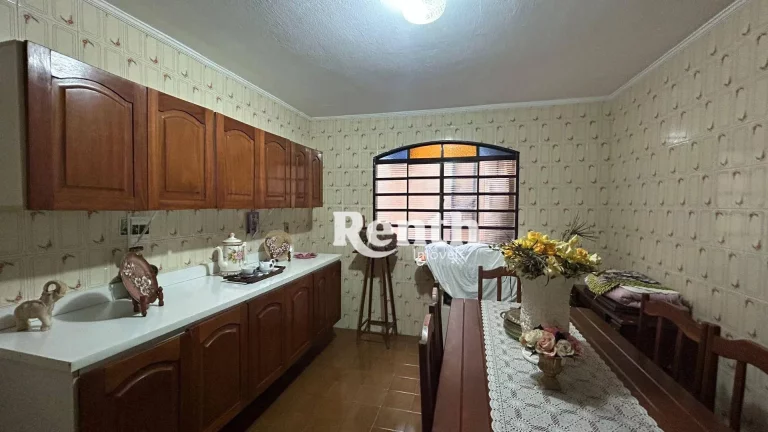 Imagem Casa com 2 suítes para alugar, 210 m² por R$ 3.350/mês - Centro - Rio Claro/SP