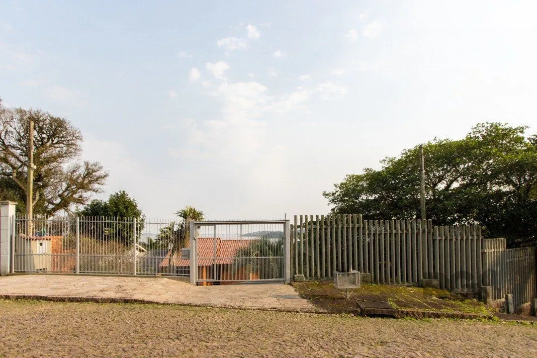 Imagem Casa para Venda - 220m², 3 dormitórios, sendo 2 suites, 5 vagas - Espirito Santo