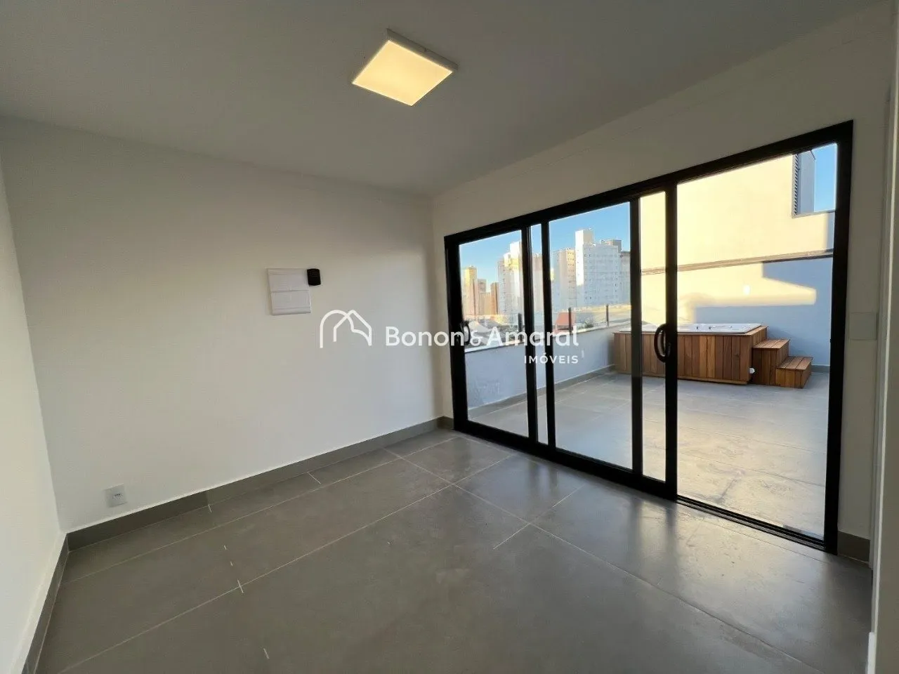 Imagem Casa triplex em condomínio com 3 suítes, automação, aquecimento solar, 168 m² no Chácaras Primavera