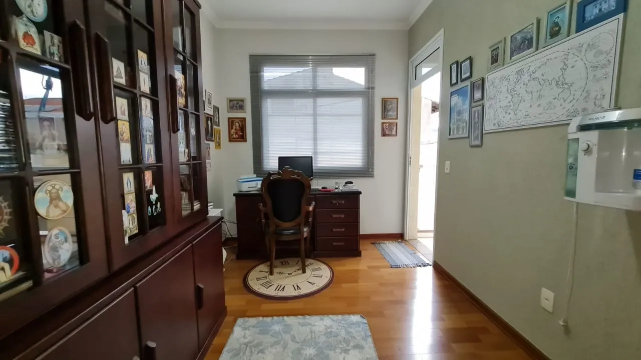 Imagem Sobrado à venda em condomínio Ibiti Royal