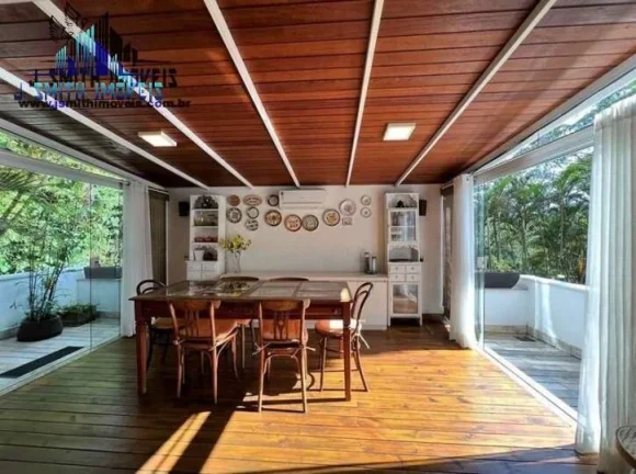 Imagem Cond. Chác. Granja Velha - 2 casas independentes, muito jardim