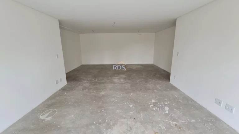 Imagem Vende apartamento cobertura no contrapiso de 510m², com 4 suítes, 5 vagas, depósito e piscina privativa