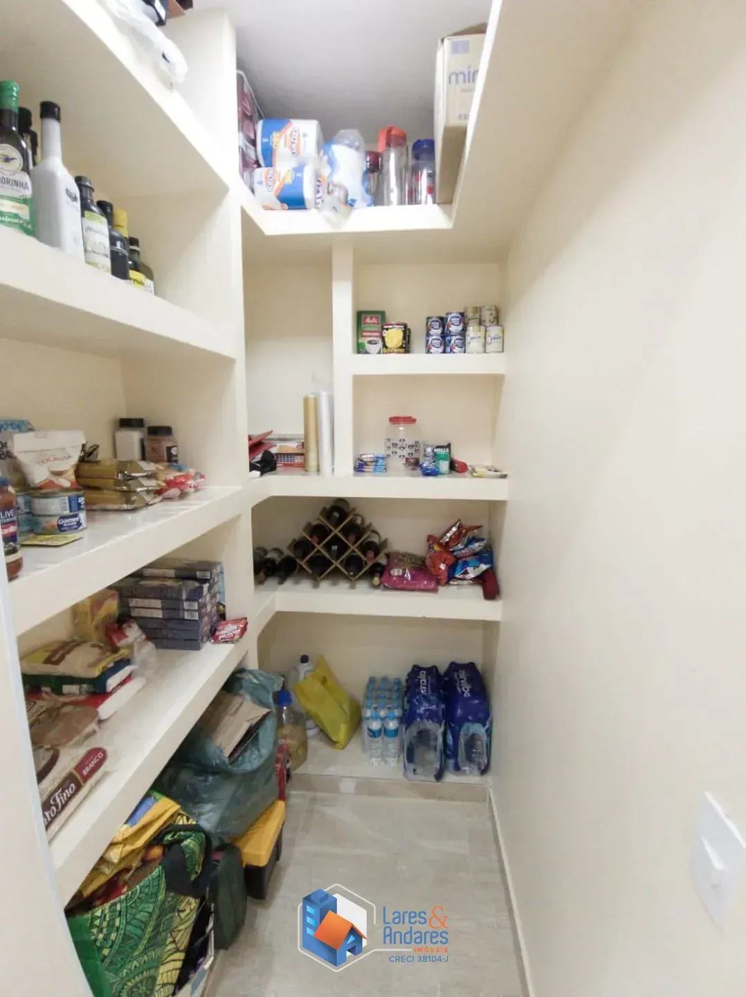 Imagem SOBRADO À VENDA, COM 300M² SENDO 3 PAVIMENTOS EM RUA EM SAÍDA COM AMPLA ÁREA GOURMET 3 DORMS SENDO 2 SUÍTES - OPORTUNIDADE - LAUZANE PAULISTA