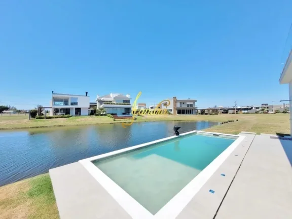 Imagem Sobrado beira de lago com 05 suítes, elevador, semi mobiliado