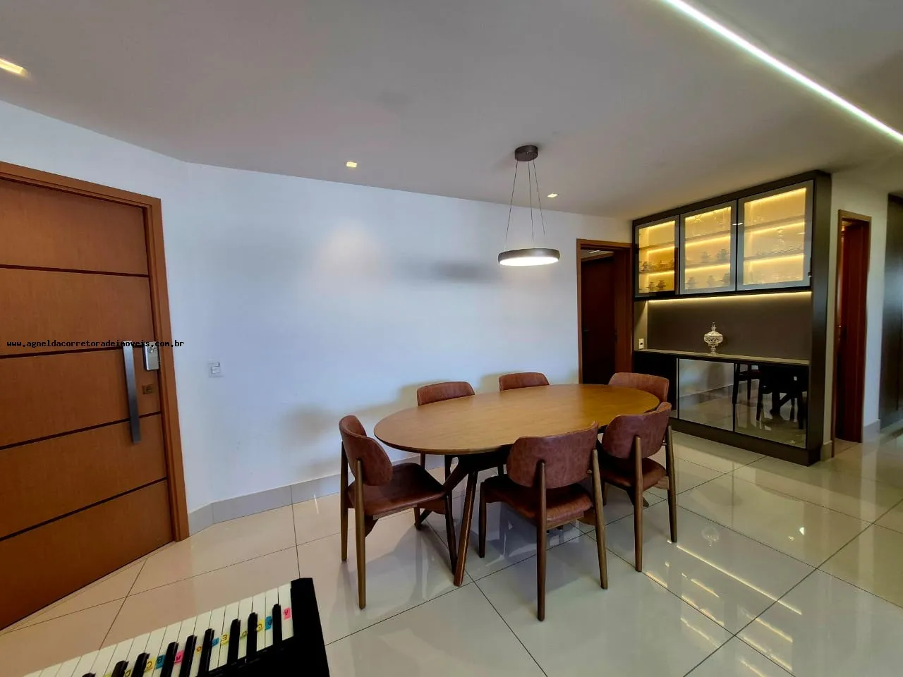 Imagem Apartamento para Venda em Natal, Lagoa Nova, 3 dormitórios, 3 suítes, 4 banheiros, 2 vagas